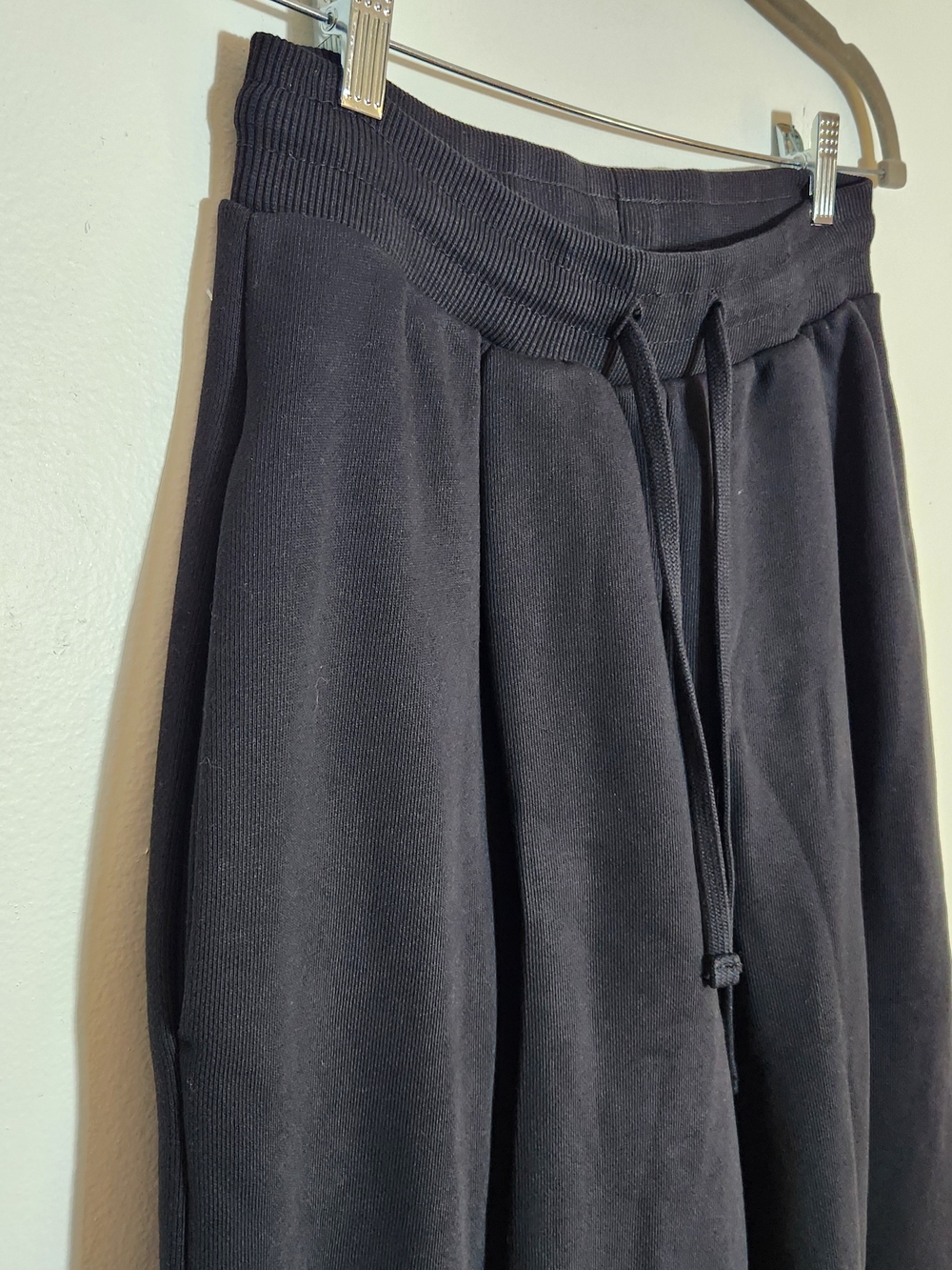 Seventh Earth Studios Black Wide Leg Sweatpants Size Medium NWOT - Picture 3 of 9